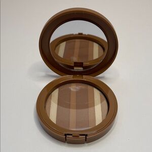 NWT Belle Beauty Bronzabelle Bronze Shimmer Radiant Highlighter.